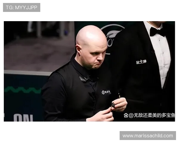 大师赛精彩对决马奎尔与罗伯逊谁能笑到最后引发球迷热议